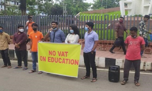 শিক্ষাপ্রতিষ্ঠান কি আলু-পটলের দোকান, প্রশ্ন শিক্ষার্থীদের