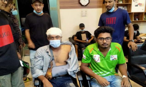 প্রাইভেট কারের ধাক্কায় ঢাবি ক্যাম্পাসে ২ শিক্ষার্থী গুরুতর আহত