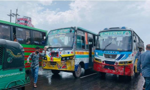 ঢাকাকে বিচ্ছিন্ন ঘোষণার দ্বিতীয় দিনেই প্রবেশপথে ঢিলেঢালা নজরদারি