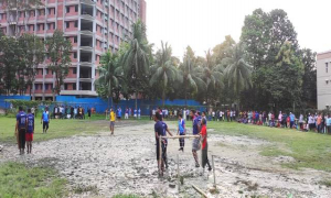 বন্ধ ক্যাম্পাসে ফুটবল টুর্নামেন্ট, প্রশাসনের তৎপরতায় পণ্ড