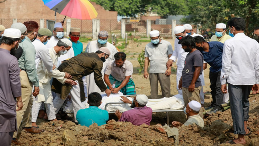 করোনায় মৃত ব্যক্তির লাশ দাফন