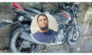 ইবির সামনে ট্রাকের ধাক্কায় প্রাণ গেল কলেজ শিক্ষকসহ দু’জনের