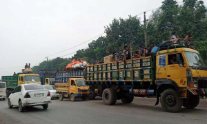 শত শত মানুষকে ঈদ কর‌তে হ‌চ্ছে মহাসড়‌কেই