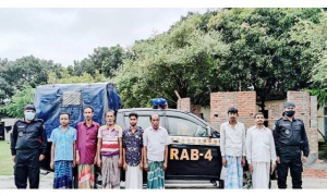 করোনায় বন্ধ থাকা স্কুলে জুয়া খেলতেন জুয়াড়িরা, আটক ৭