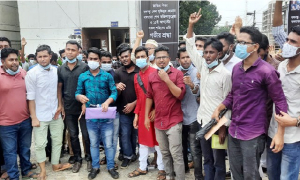 জাতীয় বিশ্ববিদ্যালয়ের চতুর্থ বর্ষের শিক্ষার্থীদের বিক্ষোভ