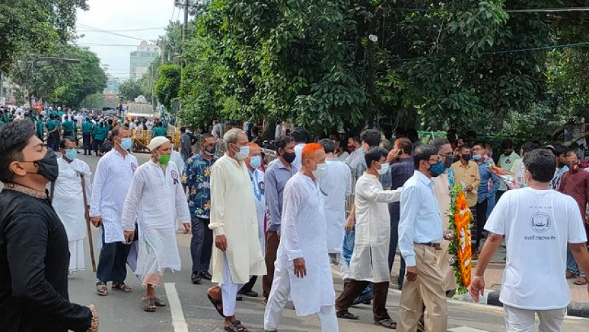 ধানমন্ডি ৩২ এ জনতার ঢল