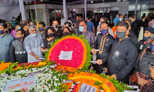 বঙ্গবন্ধুর প্রতিকৃতিতে স্বাধীনতা বিসিএস সাধারন শিক্ষা সংসদ’র শ্রদ্ধার্ঘ্য