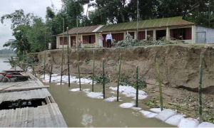 ‘পুরো গ্রামে একটাই স্কুল, নদীতে চলে গেলে আমরা পড়ব কোথায়?’