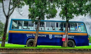 ক্যাম্পাস বন্ধের সুযোগে খুবির বাস থেকে চালকের তেল চুরি