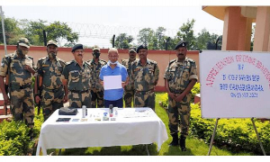 ই-অরেঞ্জের সঙ্গে যুক্ত সেই পুলিশ কর্মকর্তা ভারতে আটক