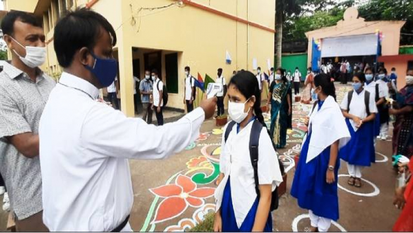 গত ১২ সেপ্টেম্বর থেকে সারাদেশের প্রাথমিক থেকে উচ্চ মাধ্যমিক স্তরের সব শিক্ষাপ্রতিষ্ঠানে শ্রেণিকক্ষে শিক্ষার্থীদের পাঠদান শুরু হয়