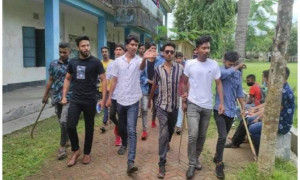 মুখে বঙ্গবন্ধুর স্লোগান আর হাতে অস্ত্র, প্রকাশ্যে মহড়া ছাত্রলীগের (ভিডিও)