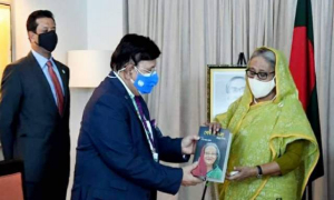 প্রধানমন্ত্রীর জন্মদিনে পররাষ্ট্রমন্ত্রীর নতুন বই