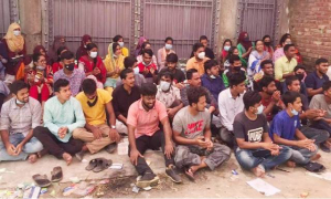 ২৪ ঘণ্টা ধরে অবরুদ্ধ উপাচার্য, প্রশাসনিক ভবনে তালা