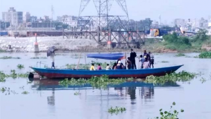 তুরাগ নদীতে ট্রলারডুবি