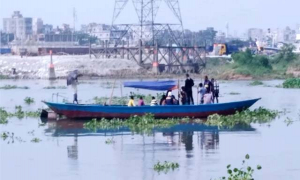 তুরাগে ট্রলারডুবি : শিশুসহ ৩ জনের মরদেহ উদ্ধার