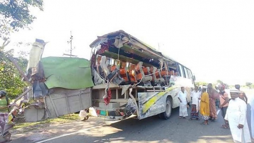 ময়মনসিংহে সড়ক দুর্ঘটনায় নিহত ৬