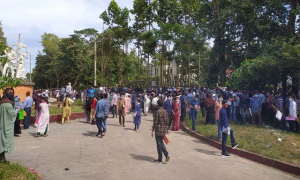 গুচ্ছ ভর্তি পরীক্ষা: চুয়েট ক্যাম্পাসে পরীক্ষার্থীদের ভিড়