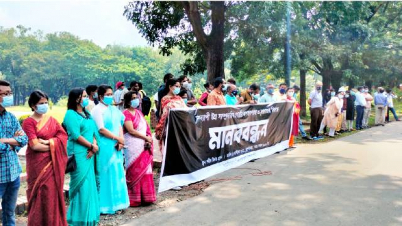 বিশ্ববিদ্যালয় শিক্ষক সমিতি আয়োজিত মানববন্ধন