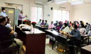 ‘সশরীরের ক্লাসে শিক্ষার্থীদের মানসিক প্রতিবন্ধকতা কাজ করছে’