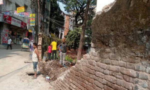  দেয়ালচাপায় শিশুর মৃত্যু: কোটি টাকা ক্ষতিপূরণ চেয়ে লিগ্যাল নোটিশ 