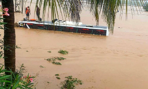 ভারতে বন্যায় ১৭ জনের মৃত্যু, নিখোঁজ শতাধিক