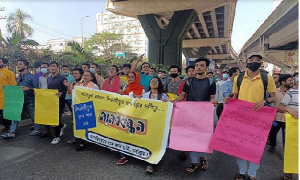 হাফ পাসের দাবিতে চট্টগ্রামেও শিক্ষার্থীদের বিক্ষোভ