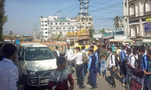 সাভারে গাড়িচাপায় শিক্ষার্থী আহত, মহাসড়ক অবরোধ