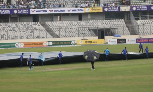 বৃষ্টির বাগড়া, তৃতীয় দিনের খেলা নিয়ে শঙ্কা