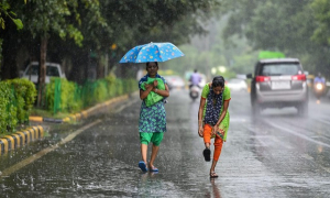 জাওয়াদে বিপর্যস্ত জনজীবন, আজ কমতে পারে বৃষ্টি