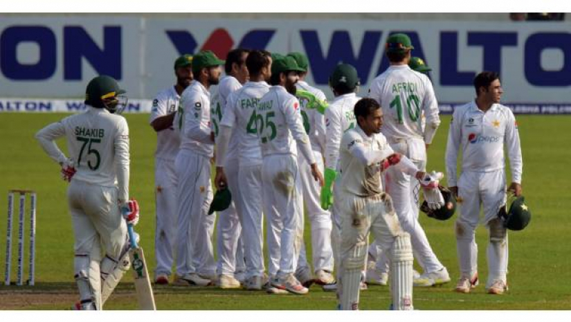 দ্বিতীয় ইনিংসে ২০৫ রানে অলআউট স্বাগতিকরা। পাকিস্তানের বিপক্ষে সিরিজের দ্বিতীয় টেস্টে বাংলাদেশ ইনিংস ও ৮ রানে হেরেছে।