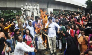 ঢাবিতে বিএনপি নেতা আলালের কুশপুতুল দাহ ছাত্রলীগের