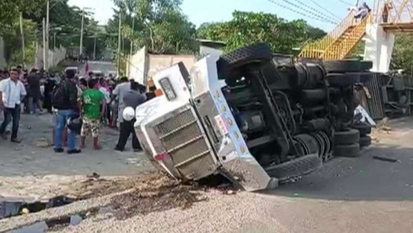 মেক্সিকোয় সড়ক দুর্ঘটনায় নিহত ৪৯