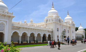 একটি স্কুল এবং একটি বিশ্ববিদ্যালয়ের গল্প