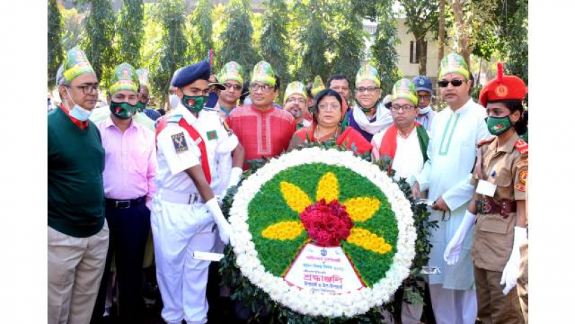 চবির স্বাধীনতা স্মারক ভাস্কর্যে পুস্পস্তবক অর্পণ করা হয়