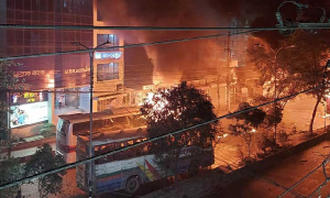 ছাত্র নিহতের জেরে রামপুরায় বাসে আগুন: গ্রেপ্তার ৪