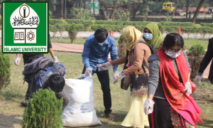 ক্যাম্পাসে পরিছন্নতা অভিযানে ইবির শিক্ষার্থীরা