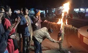 শাবিপ্রবি উপাচার্যের পদত্যাগ চেয়ে রাবিতে কুশপুত্তলিকা দাহ 