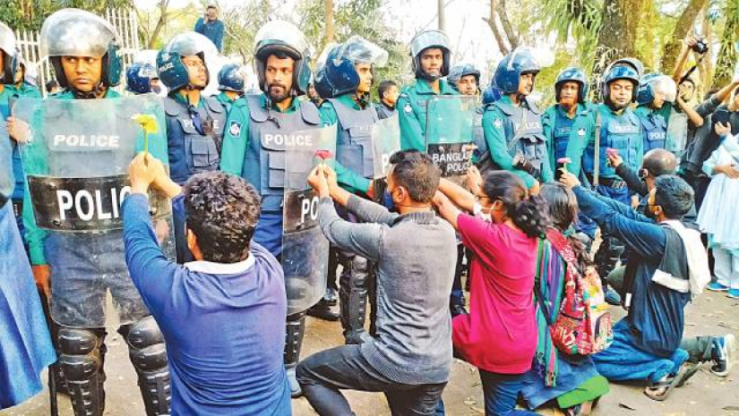 তীব্র শীত আর কুয়াশার মধ্যে ১০ দিন ধরে আন্দোলন চালিয়ে যাচ্ছেন শাহজালাল বিজ্ঞান ও প্রযুক্তি বিশ্ববিদ্যালয়ের শিক্ষার্থীরা