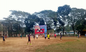 ফুটবলে ভিসির নাম লিখে খেললেন শাবিপ্রবির শিক্ষার্থীরা