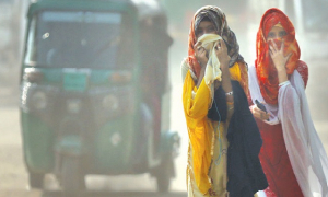 দূষিত শহরের তালিকায় ফের শীর্ষে ঢাকা