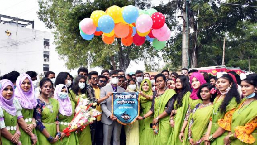 গ্র্যাজুয়েটদের দেশে-বিদেশে অবদান রাখার আহ্বান জানিয়েছেন খুলনা বিশ্ববিদ্যালয়ের উপাচার্য