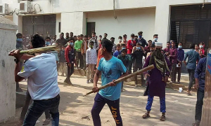 টিকা নিতে আসা শিক্ষার্থীদের পেটালো স্বেচ্ছাসেবকরা