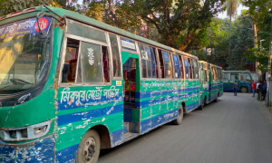 ঢাকা কলেজের তিন শিক্ষার্থীকে মারধর, ৯ বাস আটক 