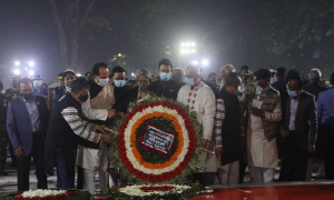 একুশের প্রথম প্রহরে ভাষা শহীদদের প্রতি রাষ্ট্রপতি ও প্রধানমন্ত্রীর শ্রদ্ধা