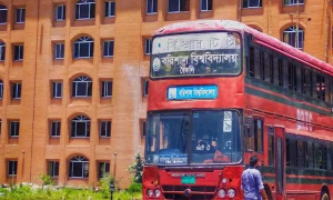 বিশ্ববিদ্যালয়ের চলন্ত বাস থেকে লাফ, আহত ববি ছাত্রী