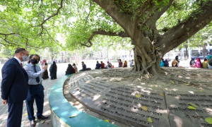 কেনেডি স্মৃতিবিজড়িত ঢাবির সেই বটগাছ পরিদর্শনে যুক্তরাষ্ট্রের নবনিযুক্ত রাষ্ট্রদূত