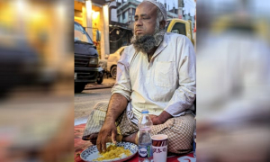 বিরিয়ানি দিছো, বাবা? 