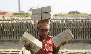 অনিশ্চয়তার দ্বারপ্রান্তে শ্রমিকদের জীবন 