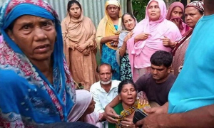 ঘরে পাওয়া গেল মা ও স্কুলপড়ুুুয়া দুই মেয়ের গলাকাটা লাশ